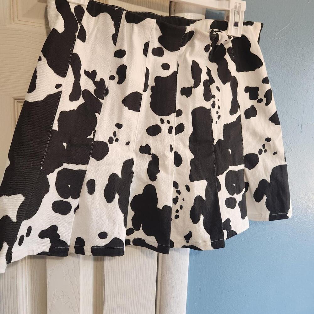 En Saison black and white cow print mini skirt in a M Cow print Well made - Picture 2 of 4